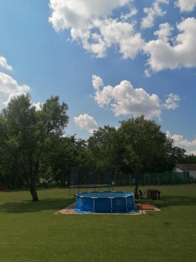Bed and Breakfast Casa Napsugar Panzio Apostag Екстер'єр фото