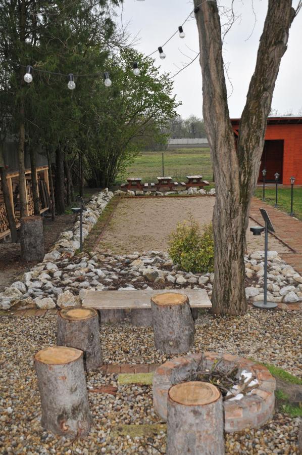 Bed and Breakfast Casa Napsugar Panzio Apostag Екстер'єр фото