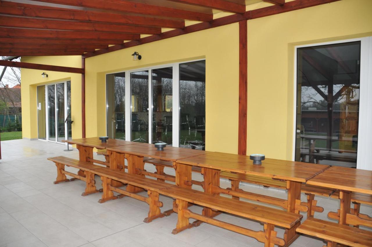 Bed and Breakfast Casa Napsugar Panzio Apostag Екстер'єр фото