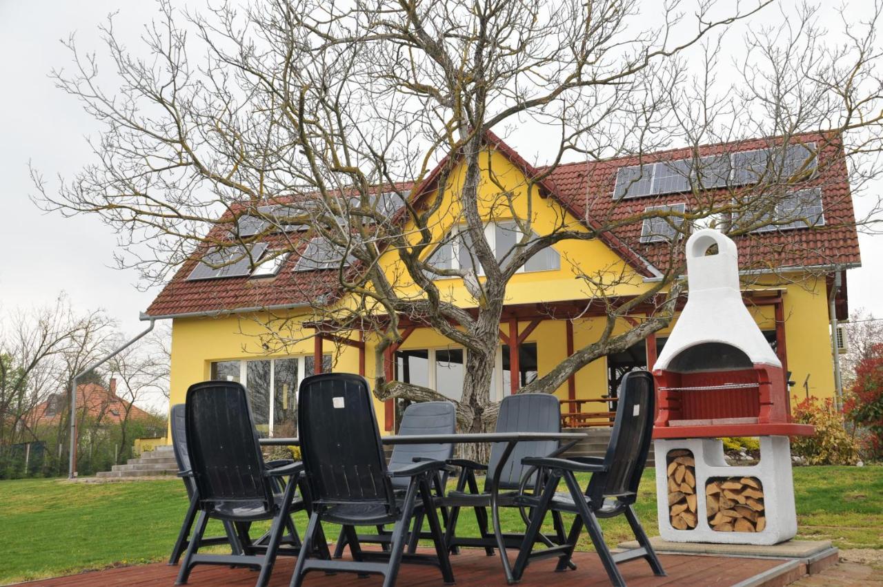 Bed and Breakfast Casa Napsugar Panzio Apostag Екстер'єр фото
